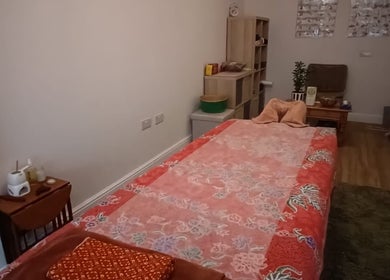 Relaxing massage room at Wan's Healing Massage in Saint Mellons, Wales, GB featuring a cozy treatment table.