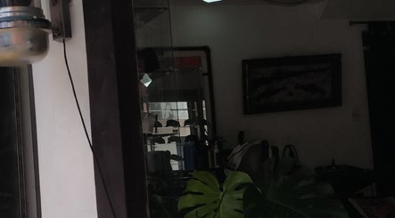 Interior acogedor del BARBER SHOPP en Santander de Quilichao, Valle Del Cauca, CO con decoración moderna.