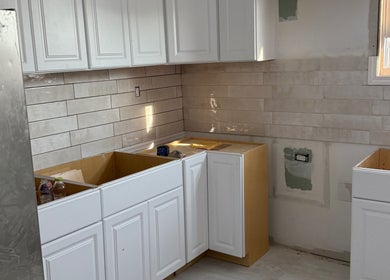 New kitchen cabinetry installation by CLEWIS IN CONSTRUCTION LLC at Queen, US featuring white cabinets.