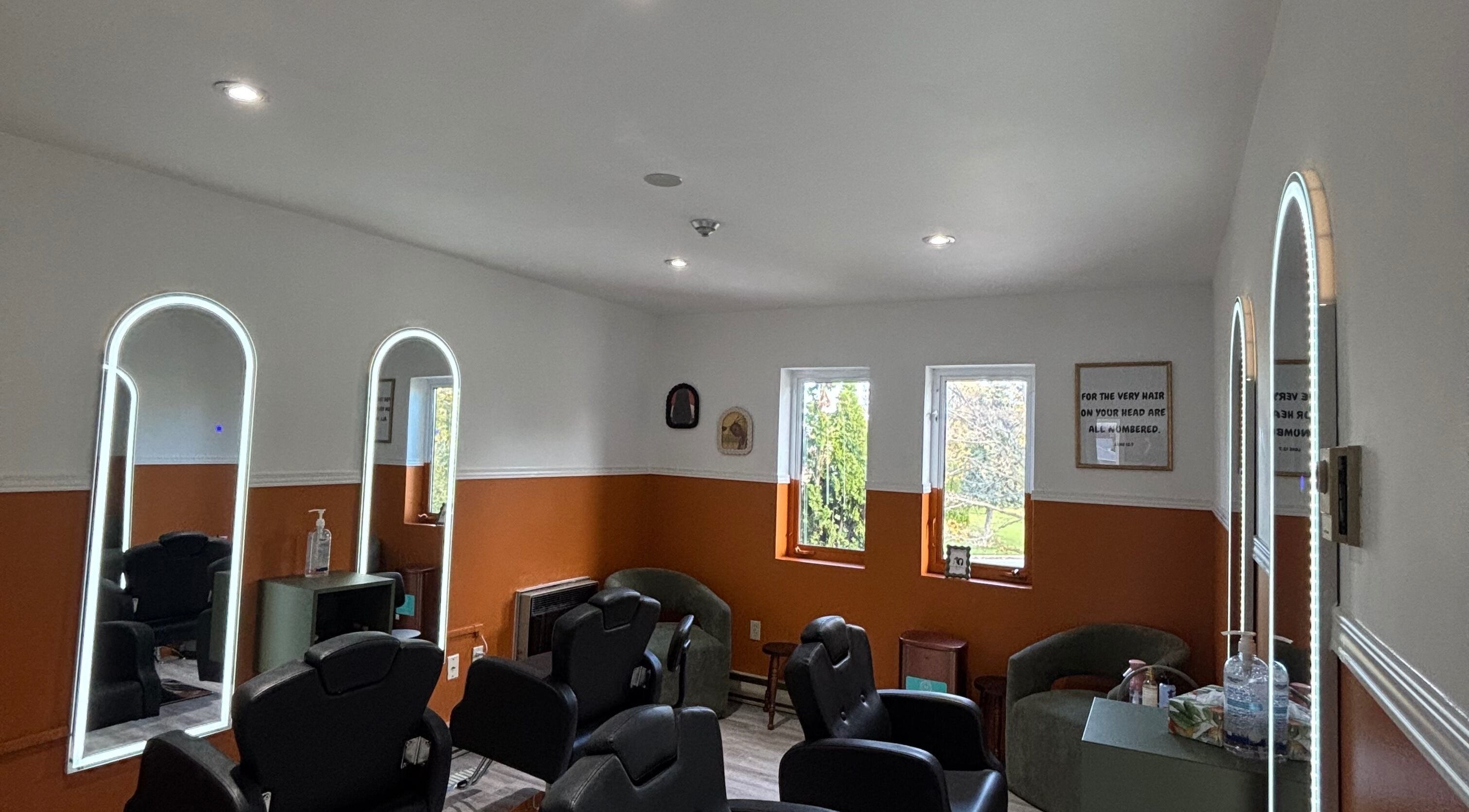 Modern salon setup at Beauty Braids Locs Niagara in St. Catharines, Ontario, CA with stylish mirrors and seating.