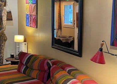Intérieur artistique et coloré chez Vylux Makeup, Saint-michel-sur-orge, Île-de-france, FR.