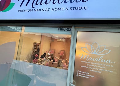 Exterior view of MAVILUA NAILS at Monterrey, Nuevo León, MX showcasing cozy interior.