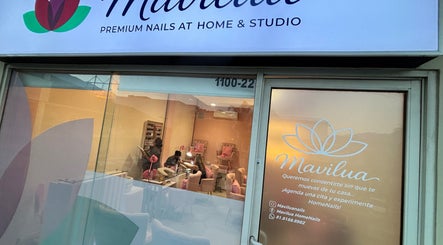 Exterior view of MAVILUA NAILS at Monterrey, Nuevo León, MX showcasing cozy interior.