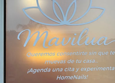 Elegant MAVILUA NAILS glass sign at Monterrey, Nuevo León, MX welcoming customers with inviting script.