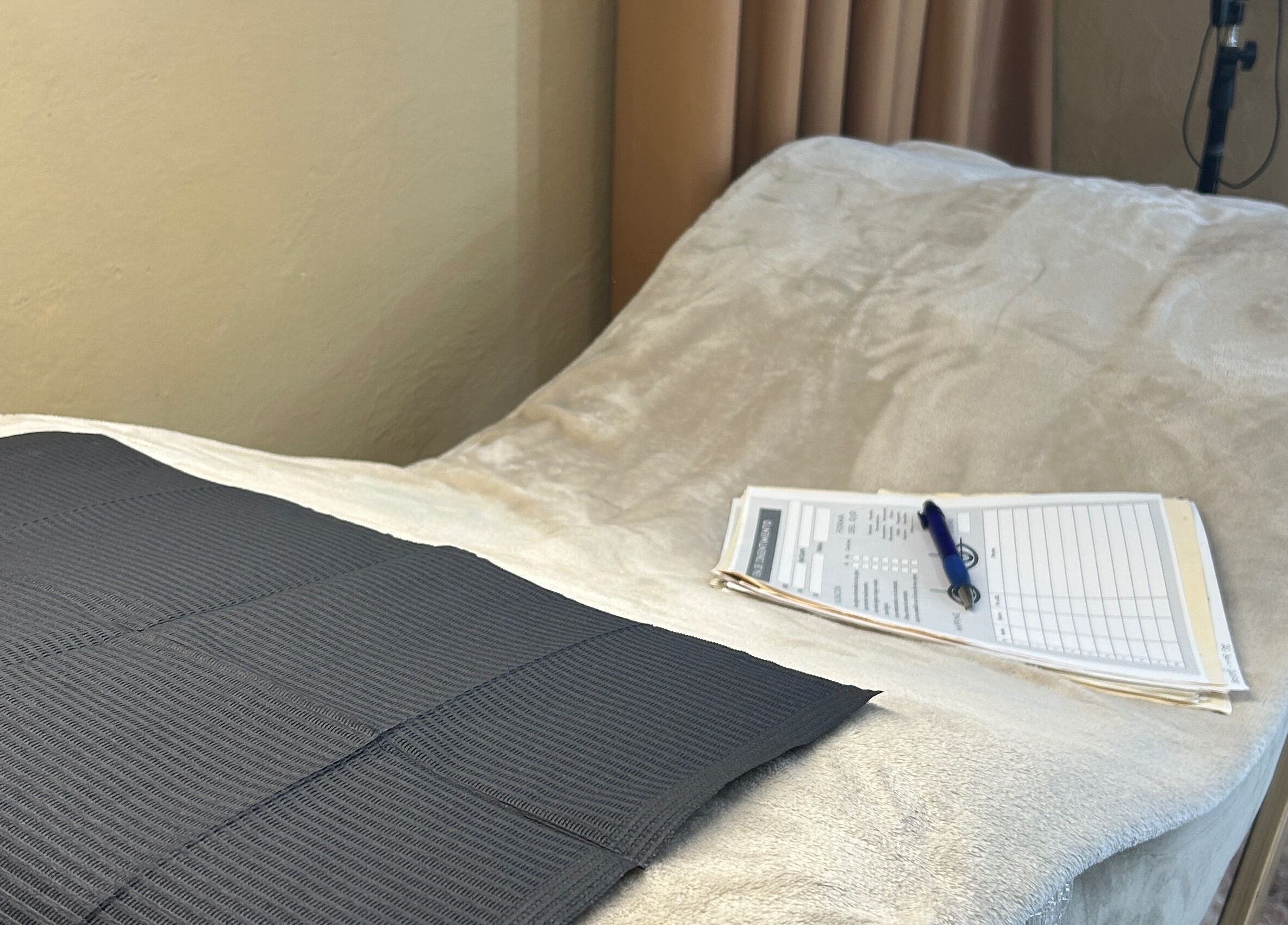 Relaxing treatment bed at Cindy, Cosoleacaque, Veracruz, MX, ready for a soothing wellness experience.