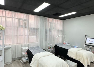 Lash.PrettyUp therapy room in Melbourne, Victoria, AU with two massage tables and serene decor.