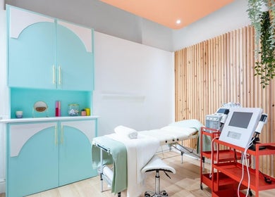 Tranquil spa room at Dr Jaymi Aesthetics, Manchester, England, GB with modern equipment and soothing decor.