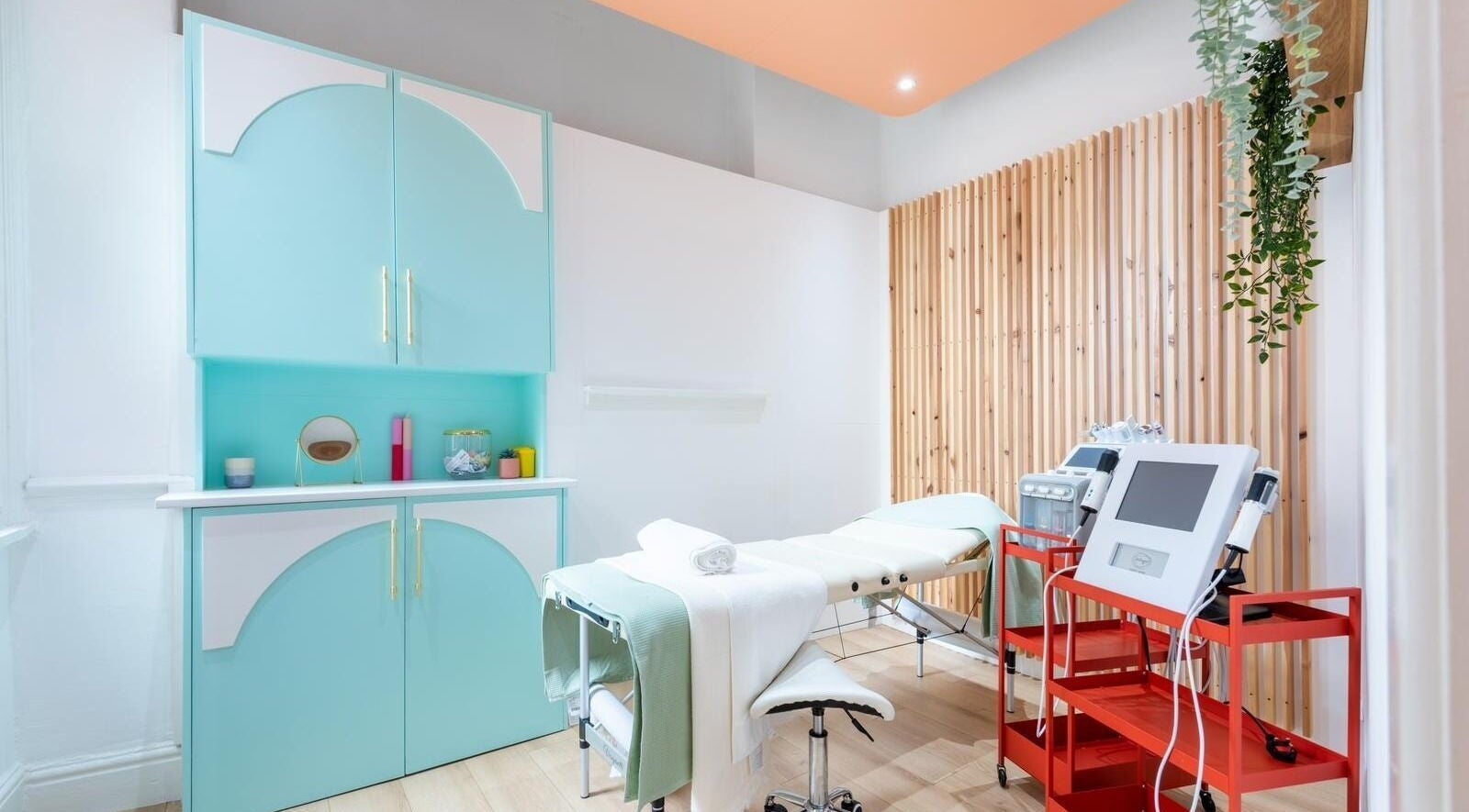 Tranquil spa room at Dr Jaymi Aesthetics, Manchester, England, GB with modern equipment and soothing decor.