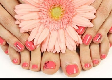 Bright pink nails and elegant designs at BellaZoe Nail Salon in Klerksdorp, ZA.