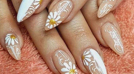 Elegant floral nail art at BellaZoe Nail Salon in Klerksdorp, North West, ZA on a stylish pink background.