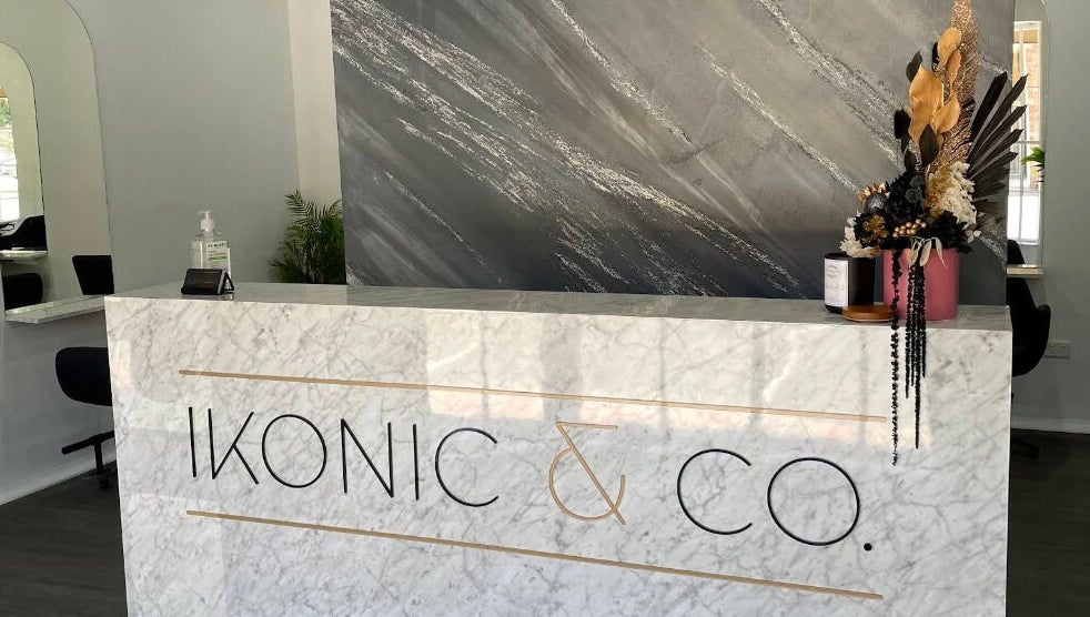 Elegant reception at Ikonic & co Hair & beauty in Ballarat East, Victoria, AU with marble counter and floral decor.