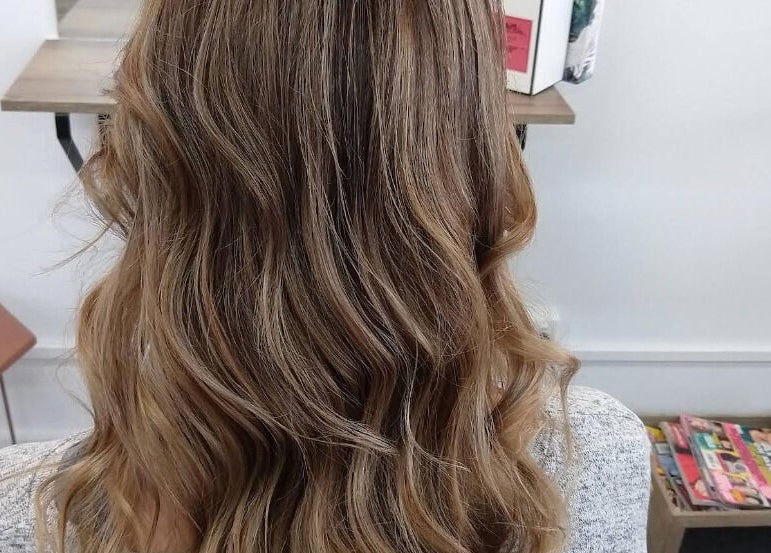 Stylish wavy hair at Ikonic & Co., Ballarat Central, Victoria, AU. Perfect blend of color and style.