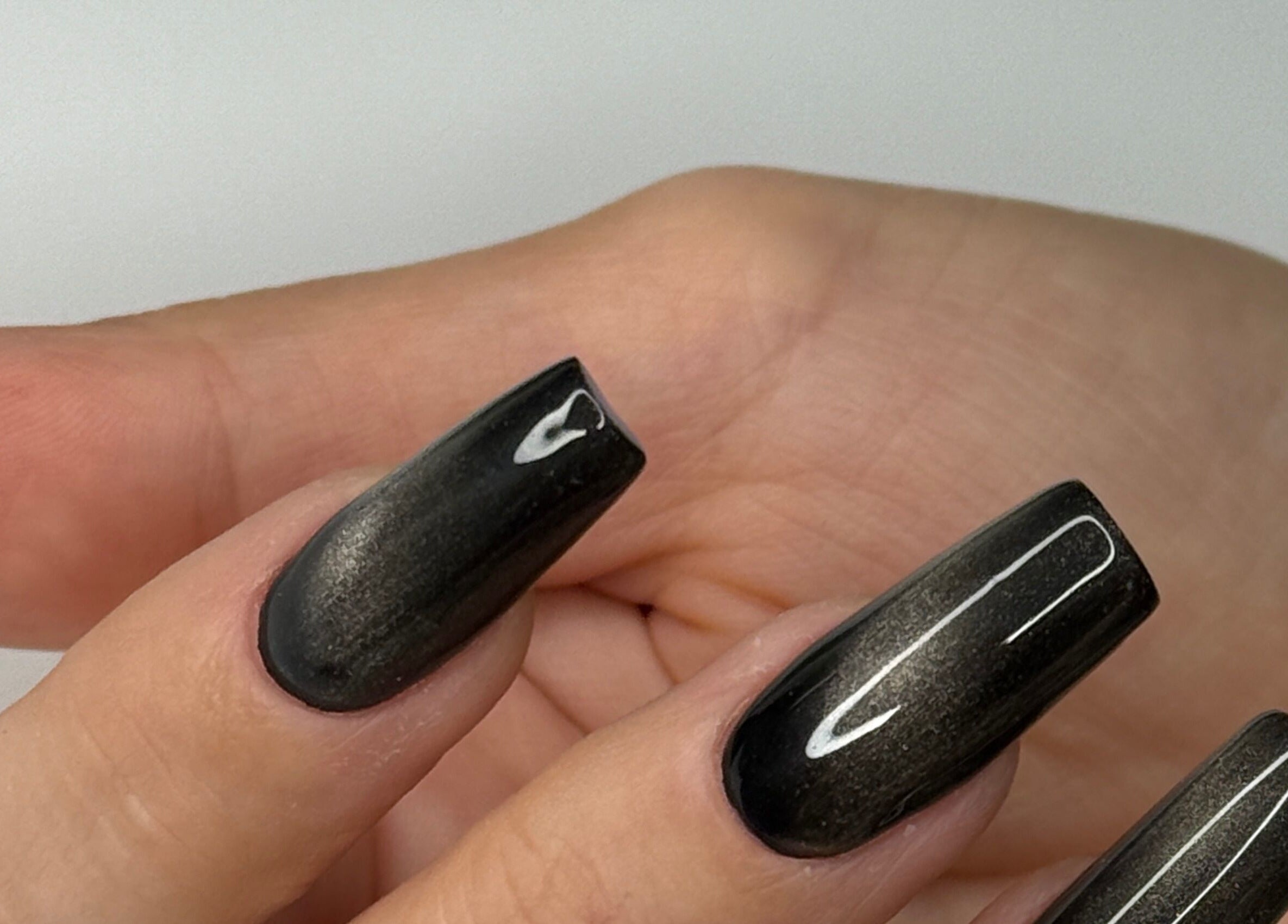 Элегантный черный маникюр в AmelinaNailss, Warszawa, Województwo Mazowieckie, PL.