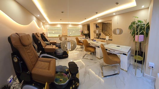 D'luxe Beauty Salon