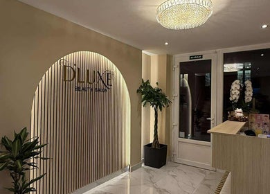Reception area of D'luxe Beauty Salon in Budapest, Magyar, HU featuring elegant decor and warm lighting.