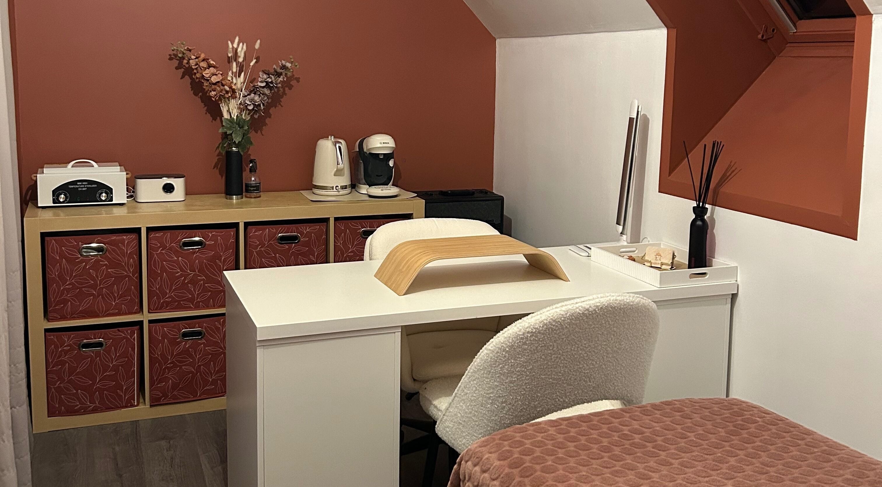 Coin manucure élégant à Glam By Em', Vinneuf, Bourgogne-franche-comté, FR.