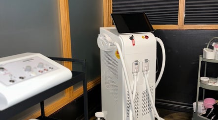 Advanced laser machine at Studio Carine | Laser & Peau in Longueuil, Québec, CA for skin treatments.