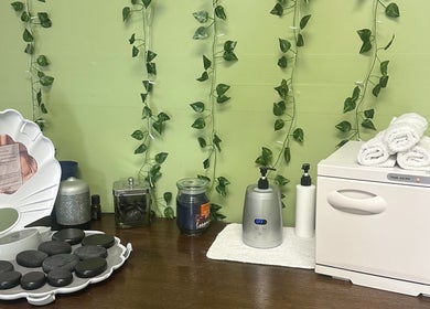 Relaxation setup at Sleepy Koi Bodyworks, Swartz Creek, Michigan, US with hot stones and towel warmer.