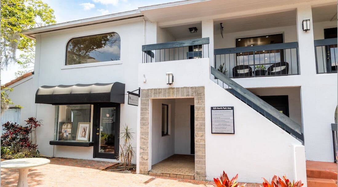 Front view of Vanity Artistry's elegant exterior in Winter Park, Florida, US, highlighting its stylish entrance.