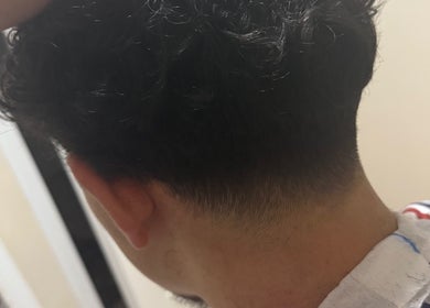 Vue arrière d'une coupe dégradée à A&A BarberStyle By Ali, Vilvoorde, Vlaanderen, BE.