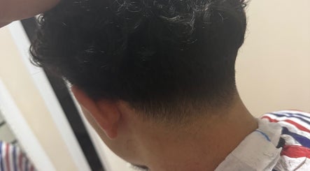 Vue arrière d'une coupe dégradée à A&A BarberStyle By Ali, Vilvoorde, Vlaanderen, BE.