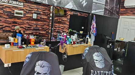 Modern barber station inside VEGASBARBERSHOP, San Miguel, Región Metropolitana, CL with stylish decor.