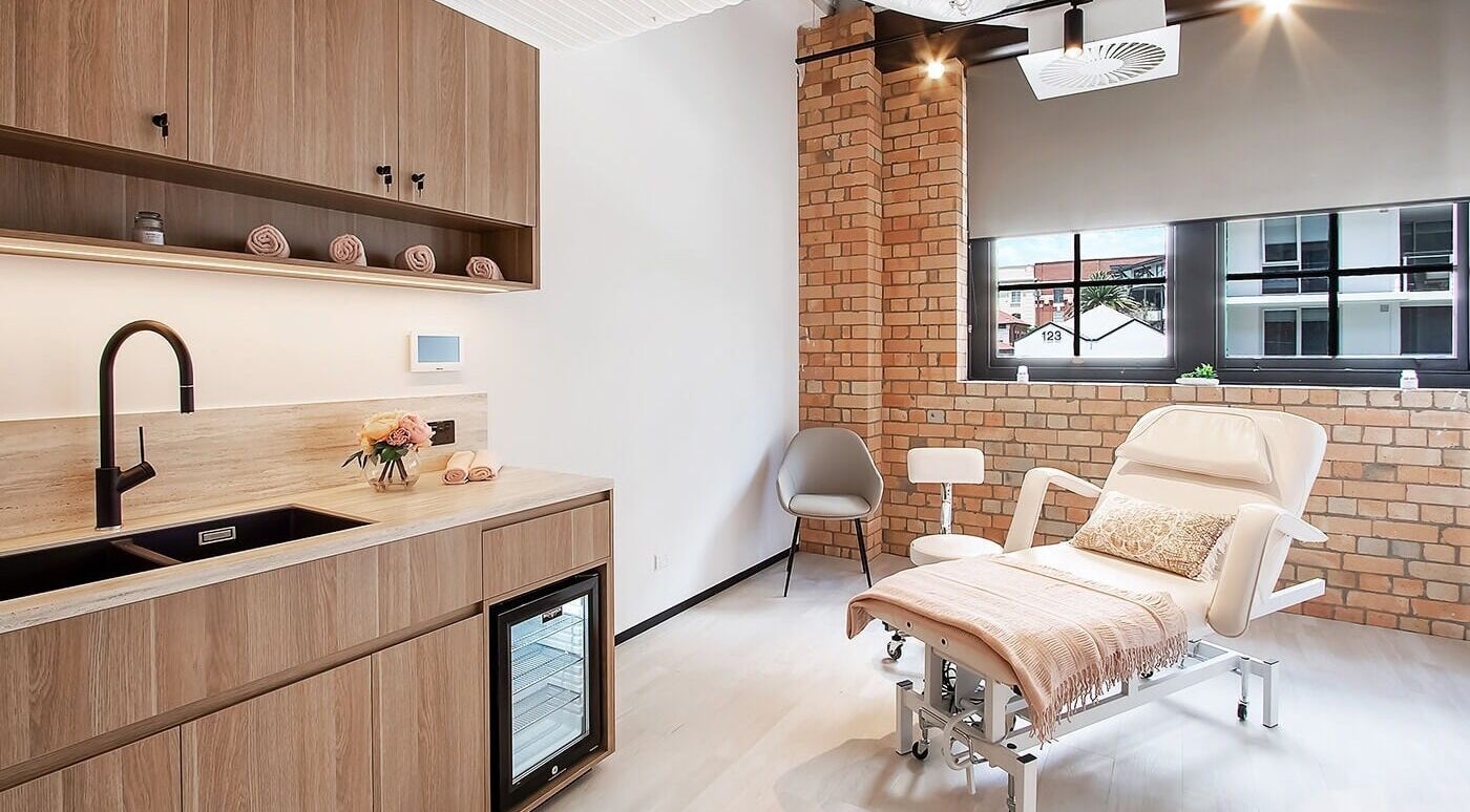 Atsipalaidavimo kambarys Nemira Soft Touch, Den Haag, Zuid-holland, NL, su patogiu masažo stalu.