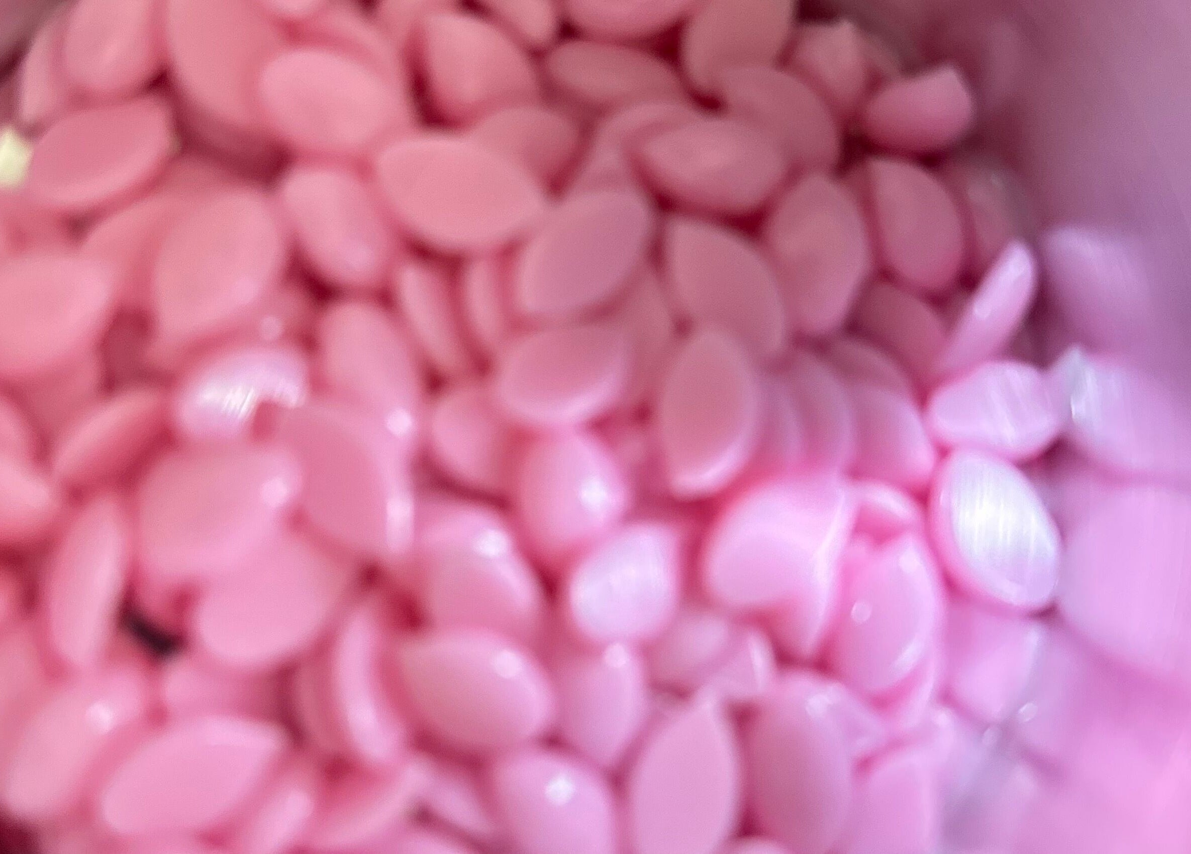 Розовые гранулы воска в Beauty by Vlada, Ньюбери, Англия, GB, для восковой депиляции.