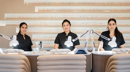 Professional staff at Mèye in Montréal, Québec, CA, ready to provide exceptional beauty services.