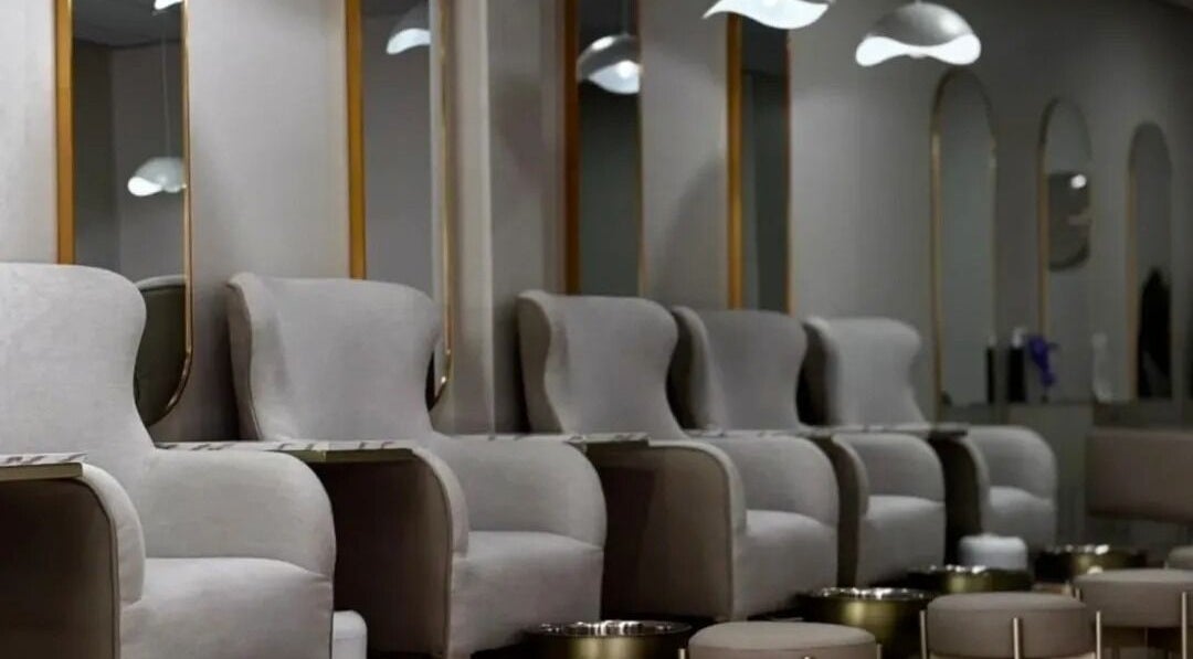Luxurious seating at Chantelsmithstyling, Midrand, Gauteng, ZA, perfect for a premium beauty experience.