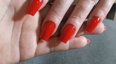 Unhas vermelhas impecáveis no Toque de Mestra, Minas Gerais, Minas Gerais, BR.