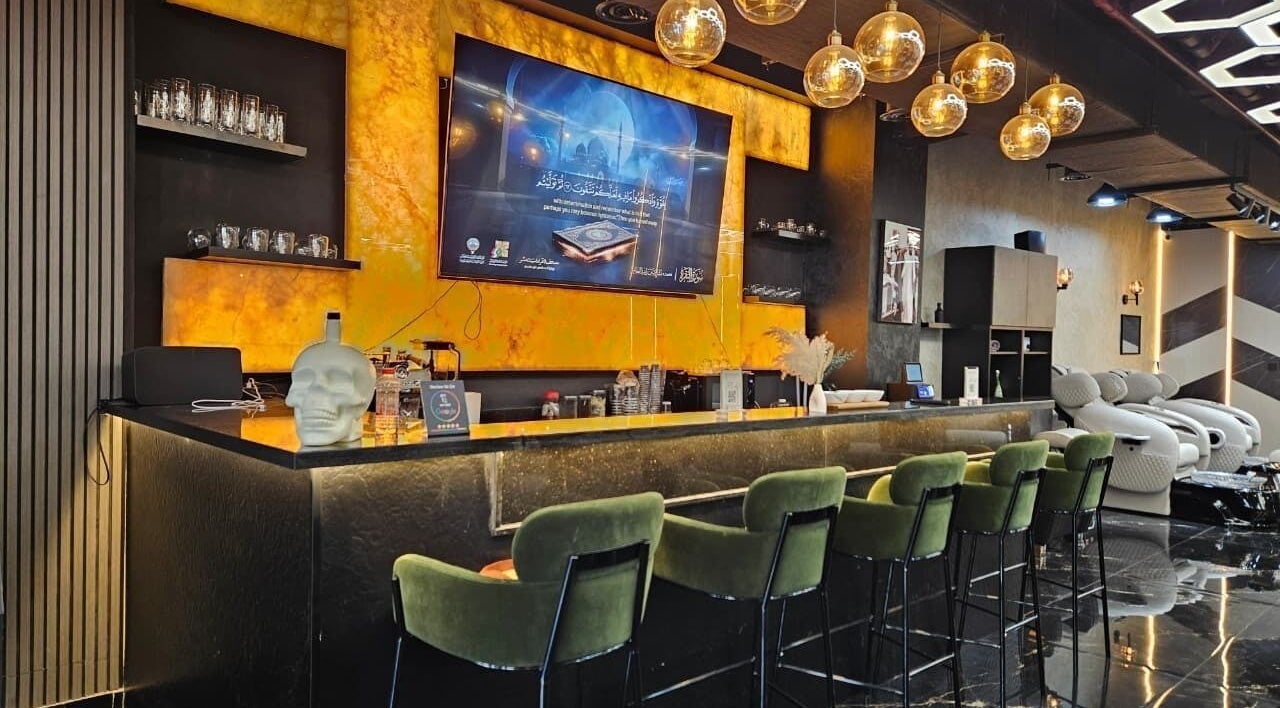 Luxury bar area at The Cut Culture Gents Salon in Dubai, AE with plush seating and ambient lighting.