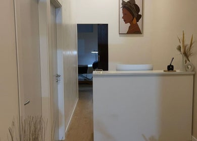 Recepção serena no Yeshua - Centro de Cuidados Integrados, Braga, Braga, PT, com decoração minimalista.