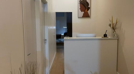 Recepção serena no Yeshua - Centro de Cuidados Integrados, Braga, Braga, PT, com decoração minimalista.