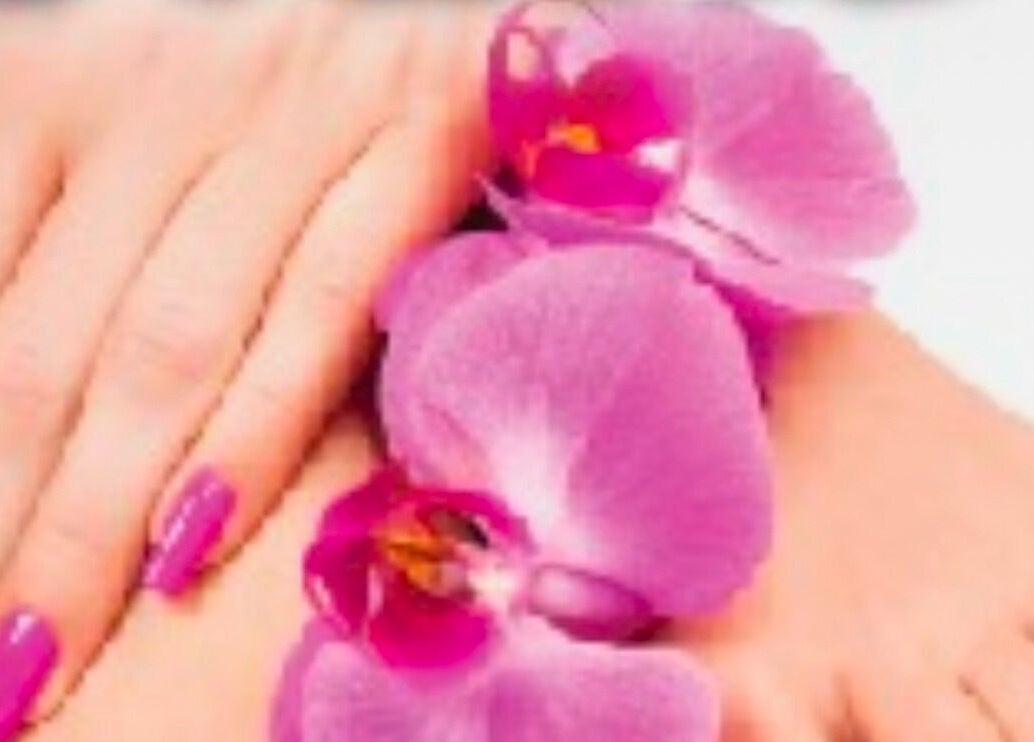 Elegant orchid nails at Willownails, Bristol, Willsbridge, GB, showcasing a vibrant manicure in purple hues.