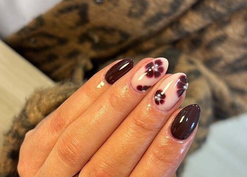 Stylish floral nail design at Ibrowednlashed, Glasgow, Scotland, GB.