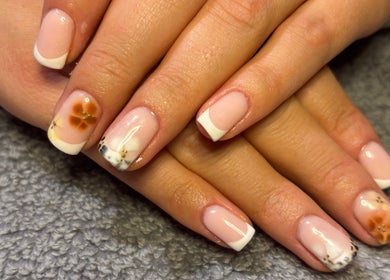Elegant floral nail design at HSbeauty in Maidstone, England, GB, showcasing intricate artistry.