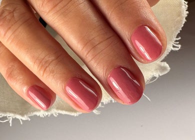 Gelakte nagels bij Eszter nail room, Den Haag, Zuid-holland, NL voor een stijlvolle uitstraling.