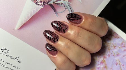 Stylish zebra print nail art by Khristi nails in London, England, GB. Bold, trendy manicure design.