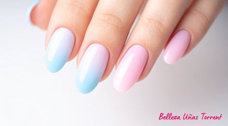 Пастельный маникюр в Belleza Uñas Torrent, Torrent, Comunidad Valenciana, ES.