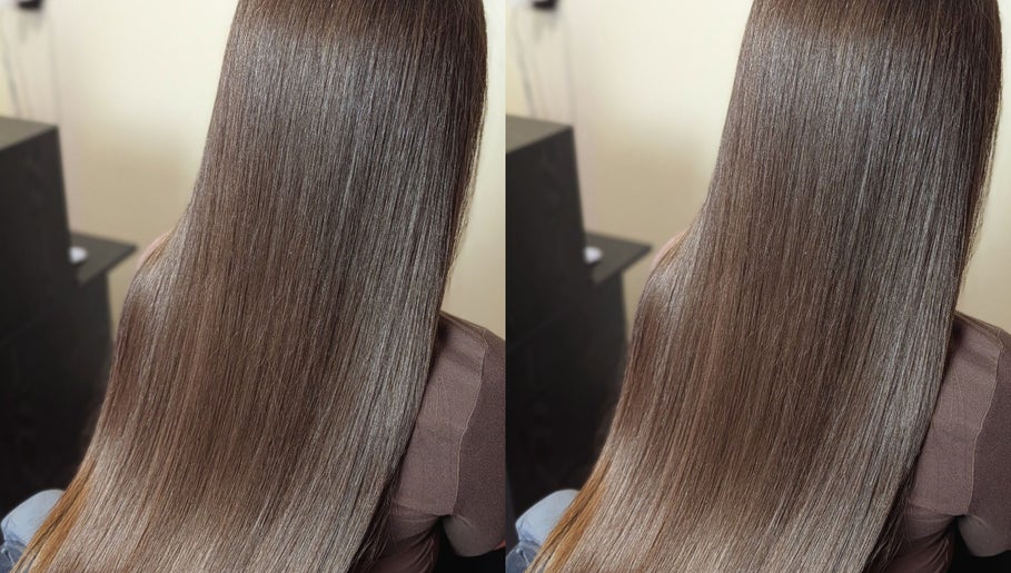 Lśniące, gładkie włosy w Elixir Hair Lab, Tilburg, Noord-brabant, NL.