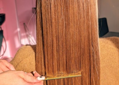 Gładkie włosy w Elixir Hair Lab, Tilburg, Noord-brabant, NL.