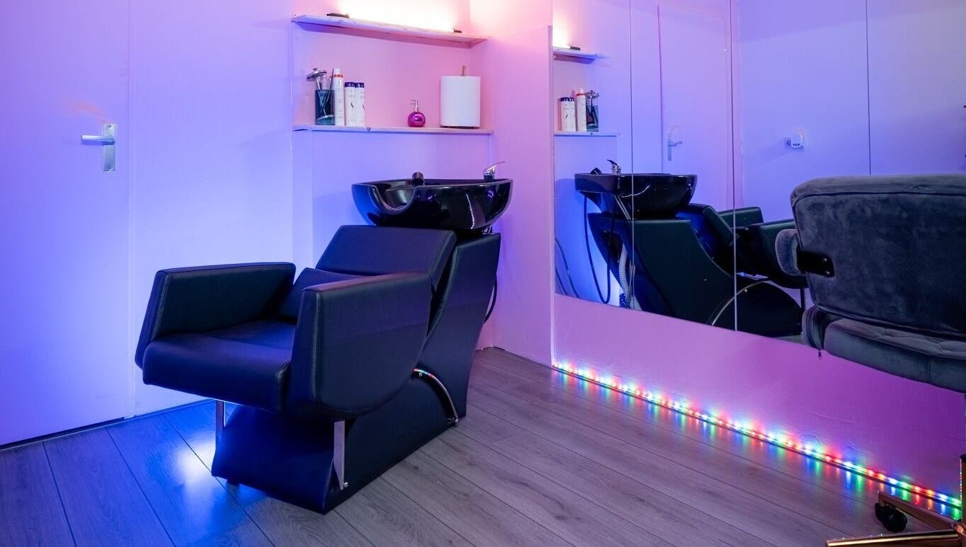 Nowoczesne wnętrze Elixir Hair Lab - Keratin Treatment and Hair Reconstruction, Tilburg, Noord-brabant, NL.