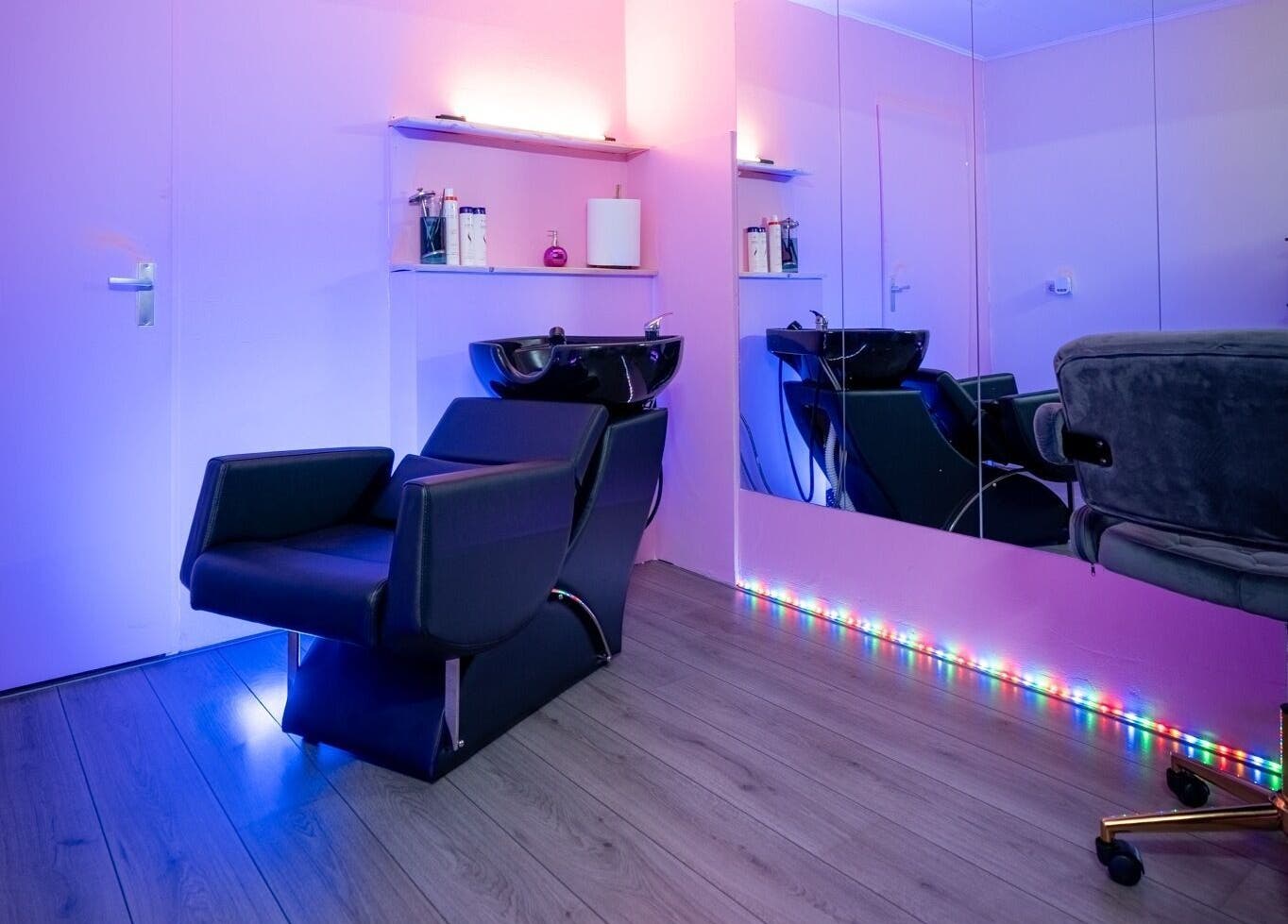Nowoczesne wnętrze Elixir Hair Lab - Keratin Treatment and Hair Reconstruction, Tilburg, Noord-brabant, NL.