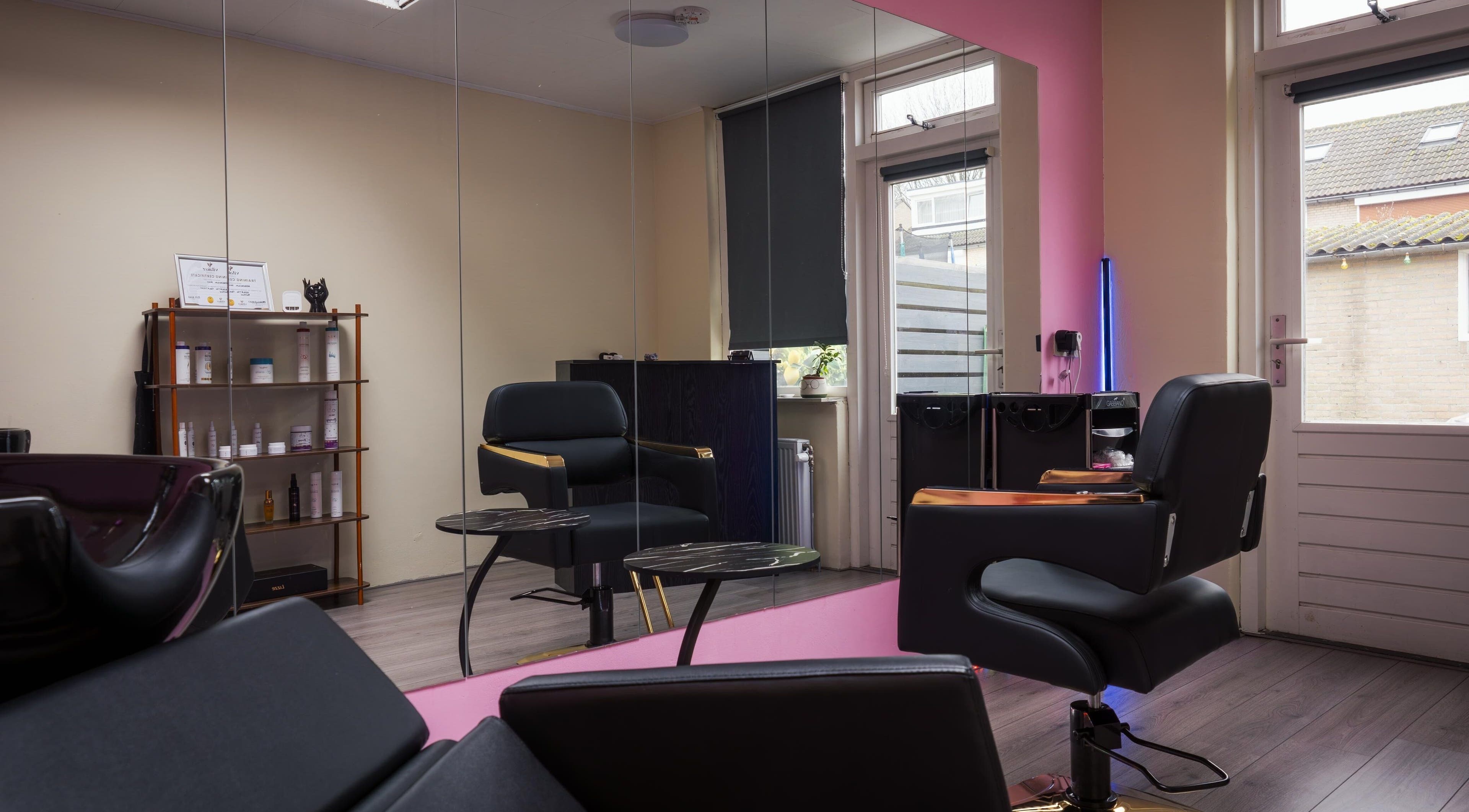 Wnętrze salonu Elixir Hair Lab - Keratin Treatment and Hair Reconstruction, Tilburg, Noord-brabant, NL.