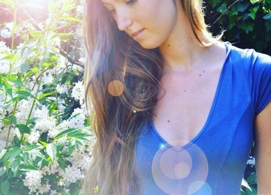 Zonnige tuin met bloemen bij The Beauty Project, Boortmeerbeek, Vlaanderen, BE.