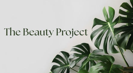 The Beauty Project logo met monstera bladeren in Boortmeerbeek, Vlaanderen, BE.