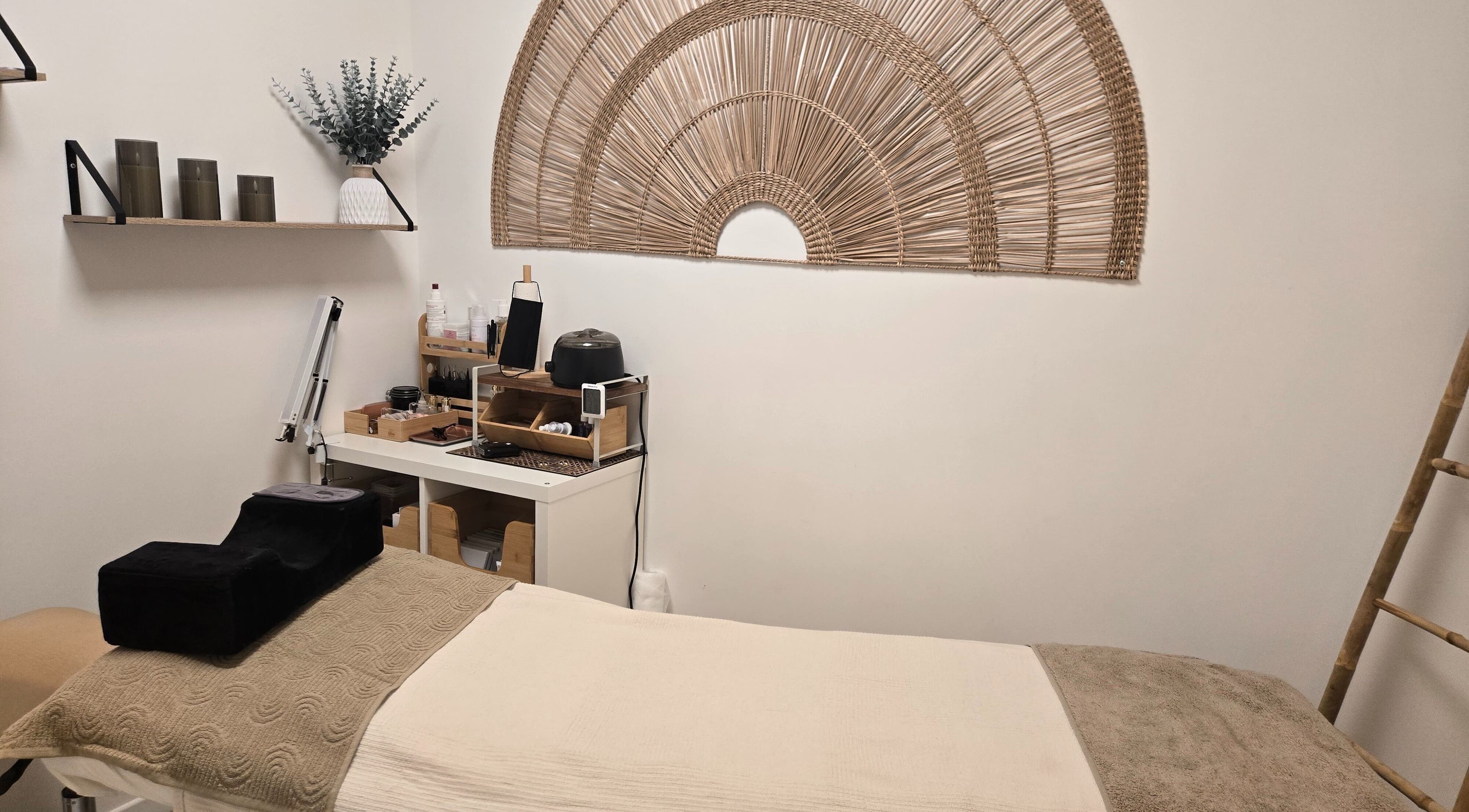 Salle de soins apaisante à Le Lounge Institut, La Seyne-sur-mer, Provence-alpes-côte D'azur, FR.