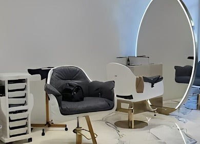 Luxury salon chair and mirror at Bella’s Image Salon, Miami Gardens, Florida, US.