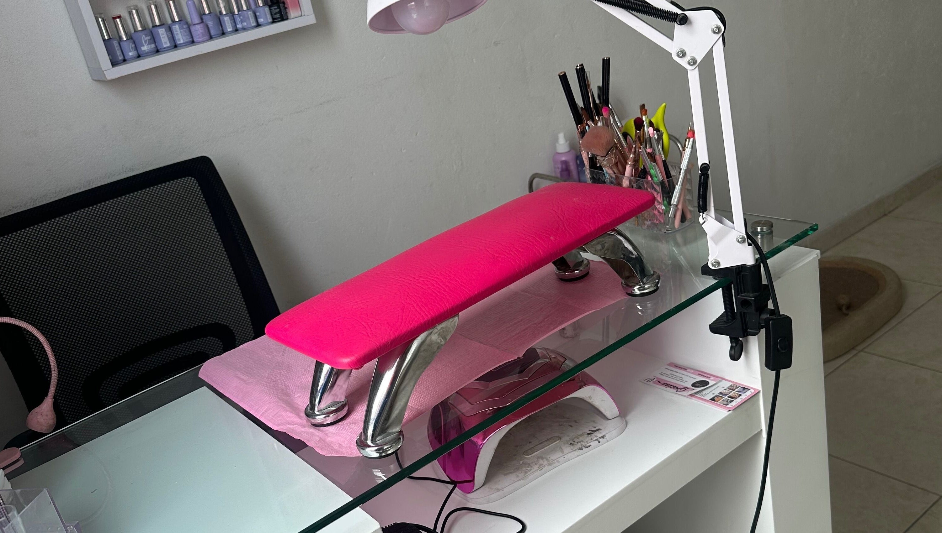 Nail station with pink cushion and tools at Gisabellnails, La Gorgona, Valle Del Cauca, CO.